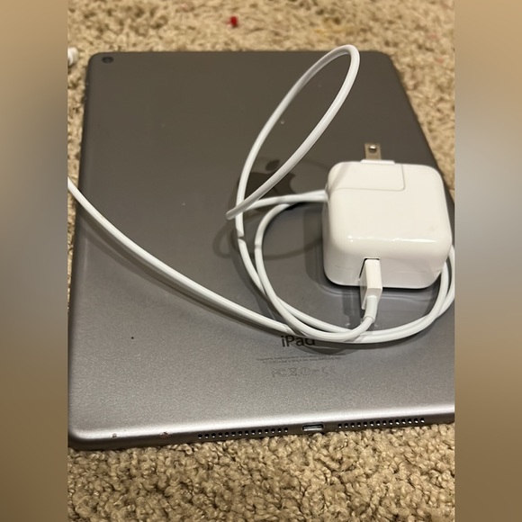 Ipad - Picture 2 of 2